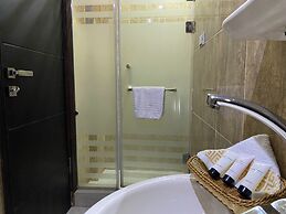 Golden Pyramids Inn