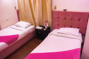 Golden Pyramids Inn