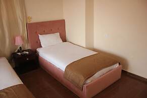 Golden Pyramids Inn