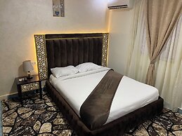 Golden Pyramids Inn