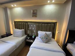 Golden Pyramids Inn