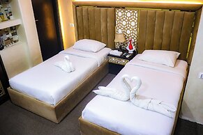 Golden Pyramids Inn