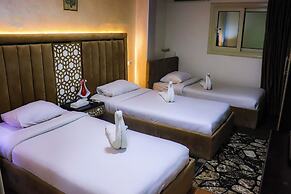 Golden Pyramids Inn