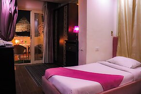 Golden Pyramids Inn