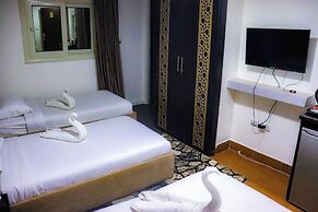 Golden Pyramids Inn