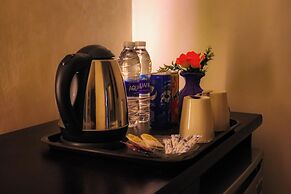 Golden Pyramids Inn