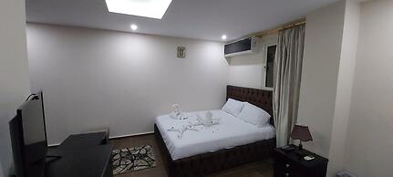 Golden Pyramids Inn