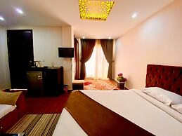Golden Pyramids Inn