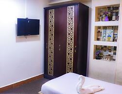 Golden Pyramids Inn