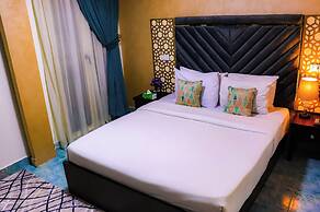 Golden Pyramids Inn