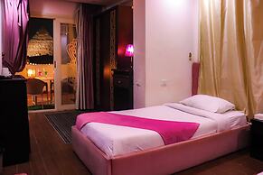 Golden Pyramids Inn
