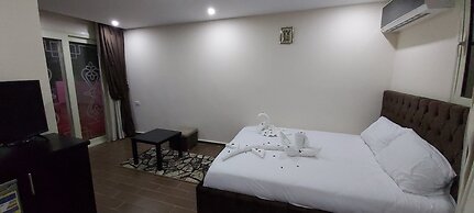 Golden Pyramids Inn