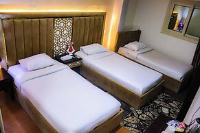 Golden Pyramids Inn