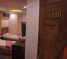 Golden Pyramids Inn