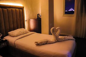 Golden Pyramids Inn