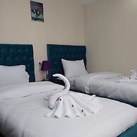 Golden Pyramids Inn