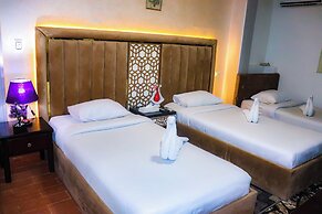 Golden Pyramids Inn