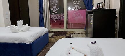 Golden Pyramids Inn