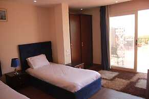 Golden Pyramids Inn