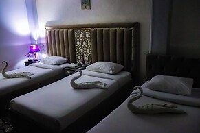 Golden Pyramids Inn