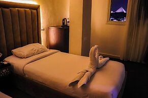 Golden Pyramids Inn