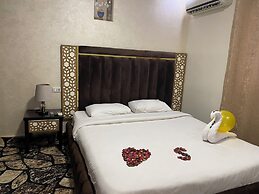 Golden Pyramids Inn