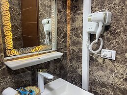 Golden Pyramids Inn
