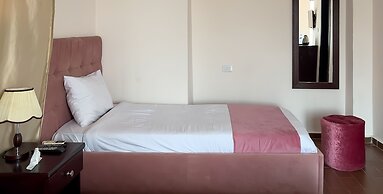 Golden Pyramids Inn