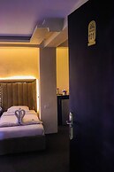 Golden Pyramids Inn