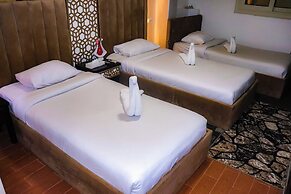 Golden Pyramids Inn