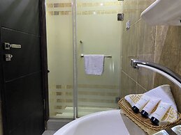 Golden Pyramids Inn
