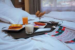 Buraha Zenoni Hotel and Resort