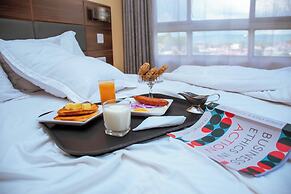 Buraha Zenoni Hotel and Resort