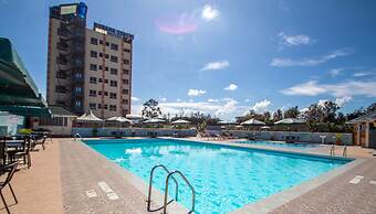 Buraha Zenoni Hotel and Resort
