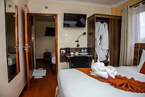 Buraha Zenoni Hotel and Resort