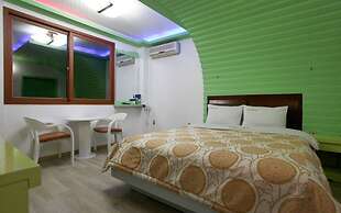 Whitehouse Motel