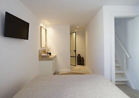 Bonzoe Suites & Villas
