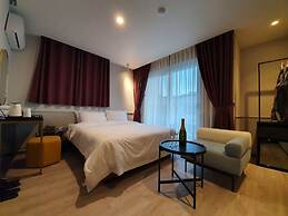 Brown-Dot Hotel