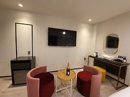 Brown-Dot Hotel