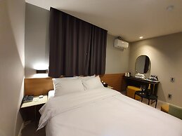 Brown-Dot Hotel