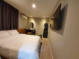 Brown-Dot Hotel
