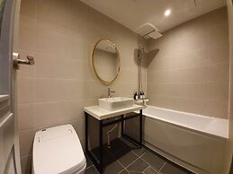 Brown-Dot Hotel