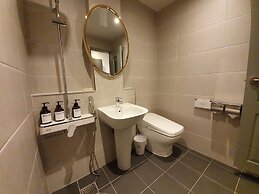Brown-Dot Hotel