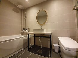 Brown-Dot Hotel