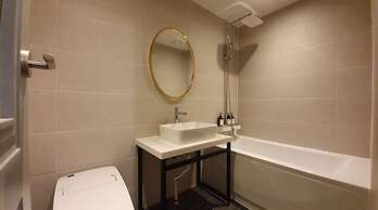 Brown-Dot Hotel