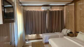 Hotel Oasis Palace