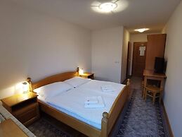 Rooms and Apartments Panker