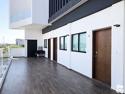 Marina Solé Loft 2 (J-2)