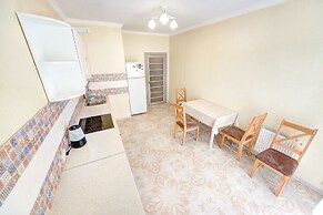 Apartment Voskresenska 18