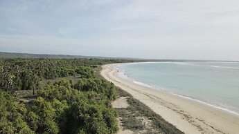 Costa Beach Resort & Club